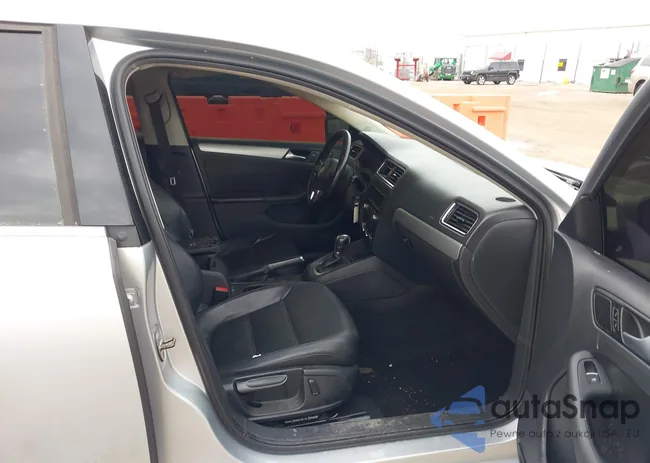 3VWD07AJ5EM238686: 43988698