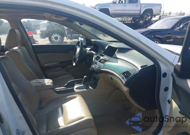 1HGCP2F84BA038878: 43989063