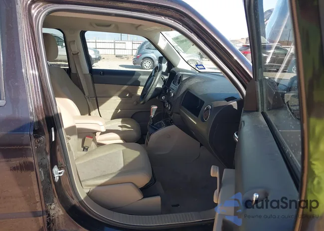 1C4NJPBA5ED720458: 43989807