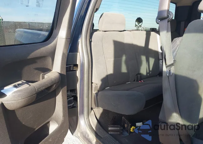 2GCEC19C771647977: 43989946