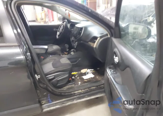 1C4PJLAB8GW324012: 43990228