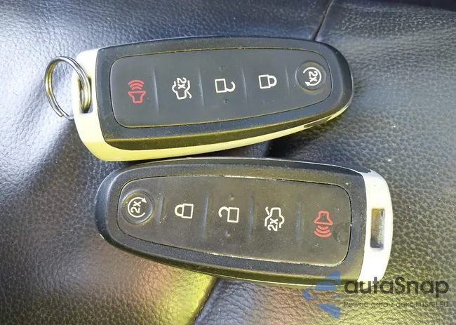 1FADP3J2XHL260517: 43989446