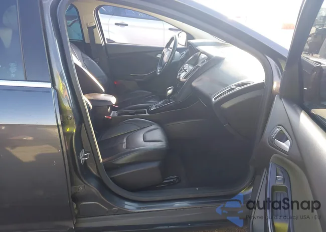 1FADP3J2XHL260517: 43989446