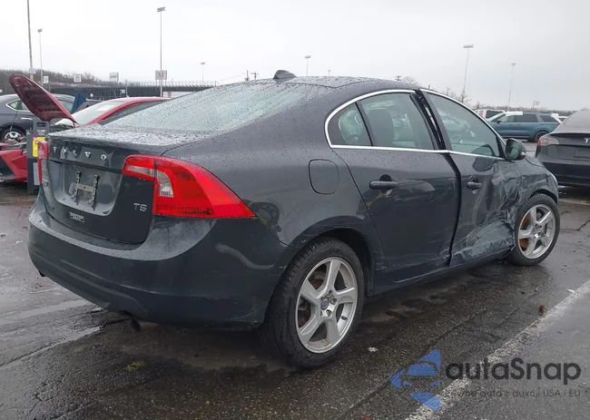 YV1622FS2C2056128: 43989457