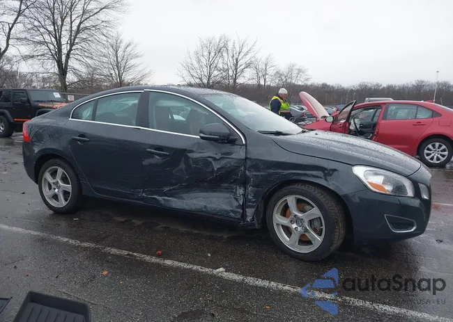 YV1622FS2C2056128: 43989457