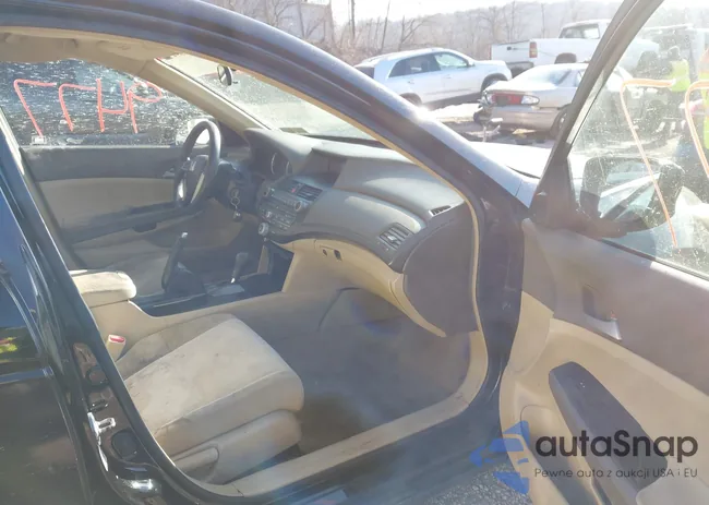 1HGCP26399A182022: 43989477