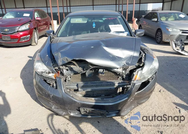 1HGCP2F60CA189930: 43989613