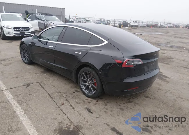 5YJ3E1EA2JF070995: 43990996