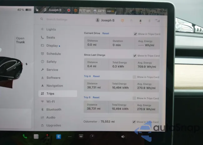 5YJ3E1EA2JF070995: 43990996