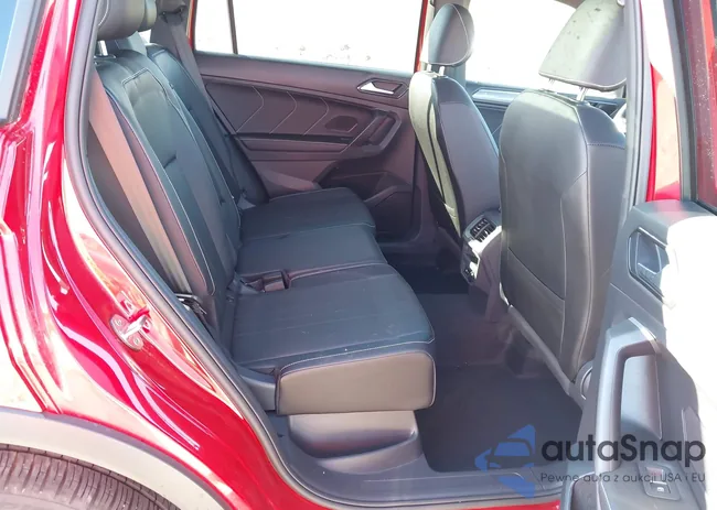 3VV8B7AX8RM197397: 43990588