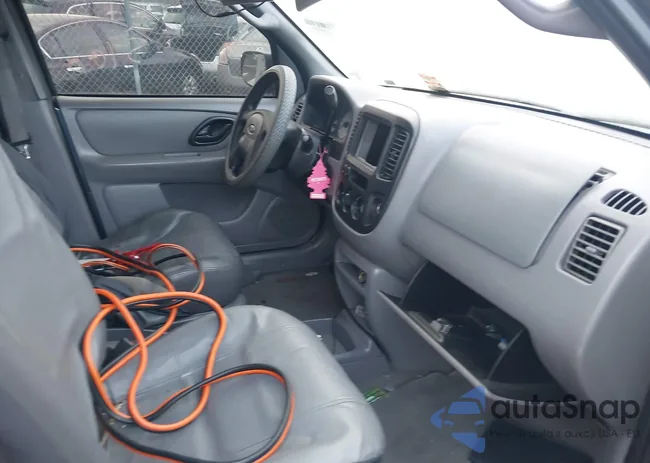 1FMYU01191KB83415: 43992034