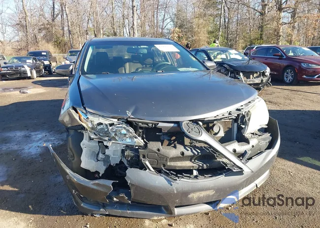 2T1BURHE8FC430570: 43991553