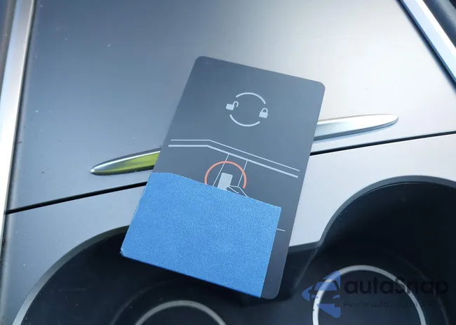 5YJ3E1EB9PF386878: 43992704