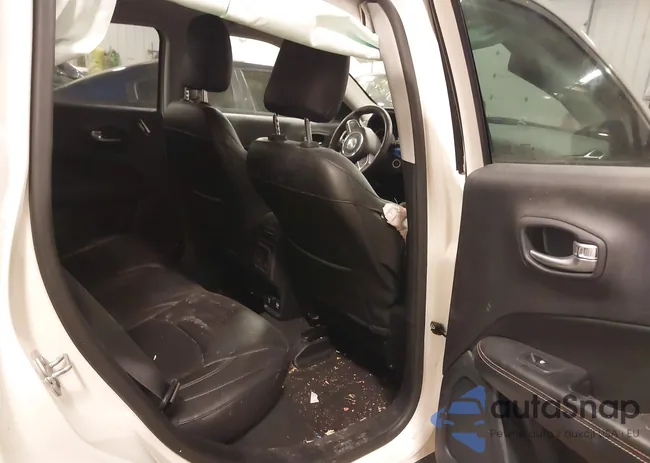 3C4NJDBB9JT282961: 43993115