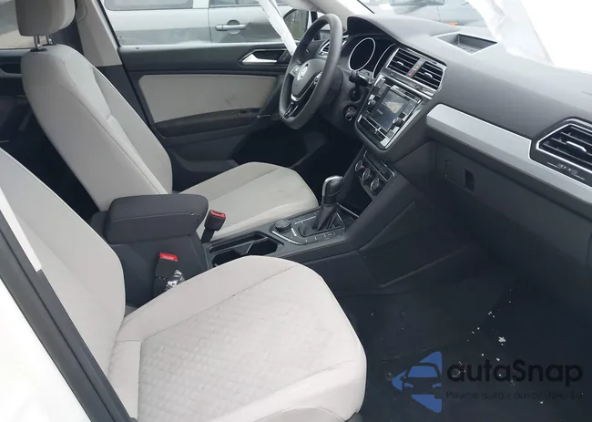 3VV0B7AX0JM026483: 43993152