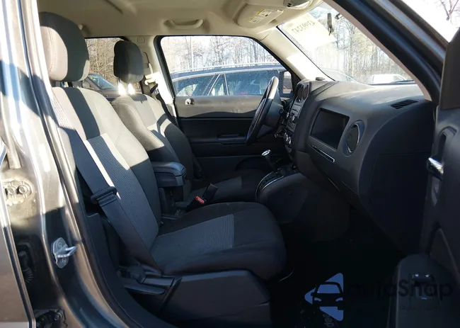 1C4NJPFB9CD552341: 43993247