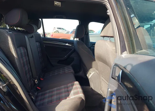 3VW4T7AUXGM067194: 43993804