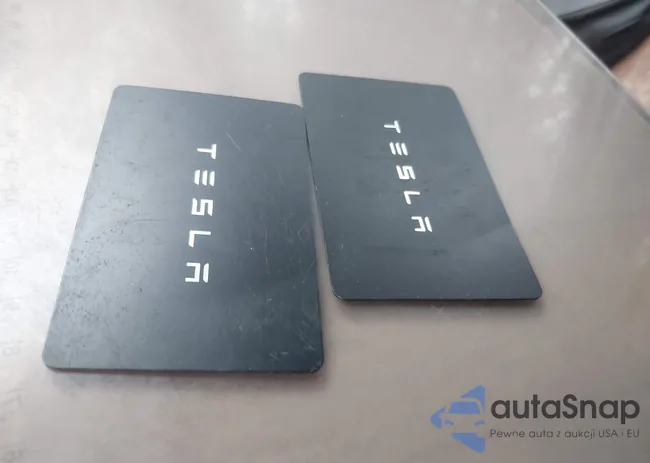 5YJ3E1EB9JF054737: 43993298