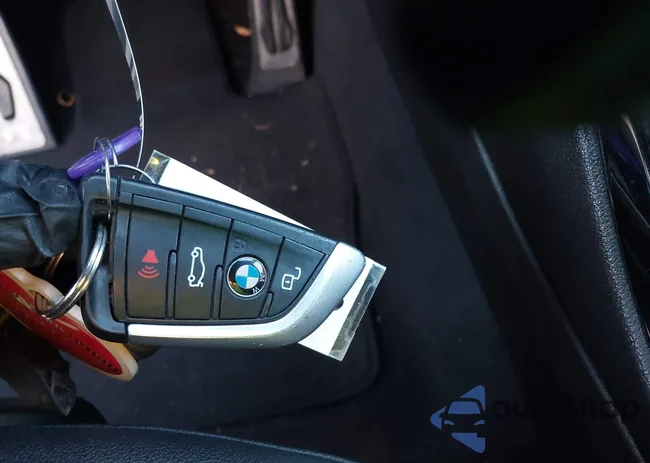 5UXTY3C09M9F68222: 43994977