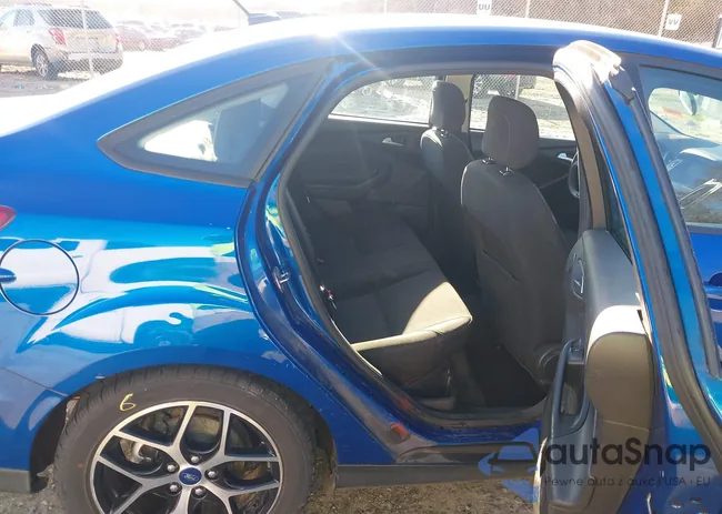 1FADP3H28JL238222: 43995111