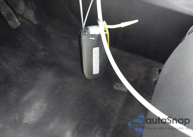 1C4PJLLB7JD621899: 43994302