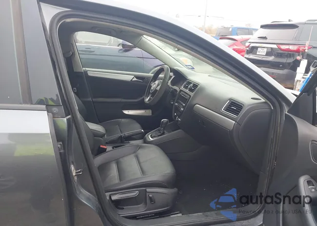 3VWDP7AJ1DM393343: 43994585