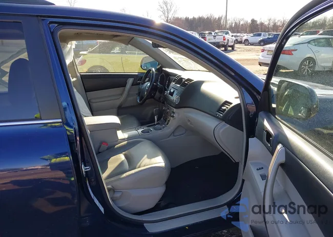 5TDBK3EH6CS115240: 43995813