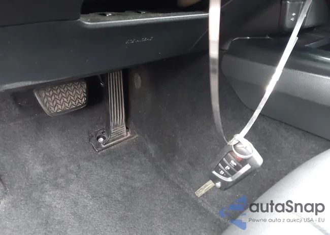 4T1B11HK3JU635883: 43996055