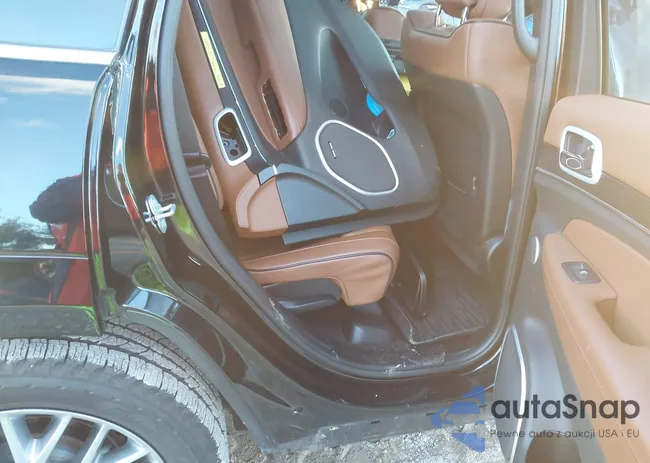 1C4RJFJG3JC391535: 43996191