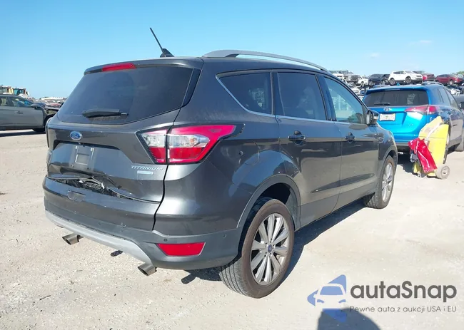 1FMCU0J95JUB36676: 43995268