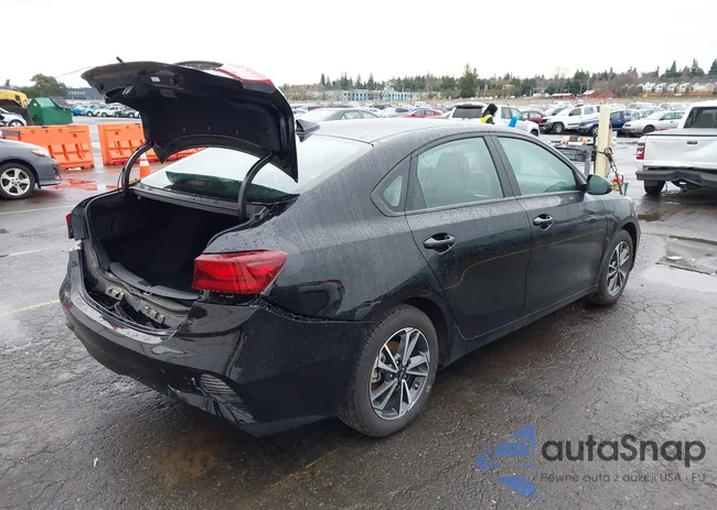 3KPF24AD5RE737728: 43995504