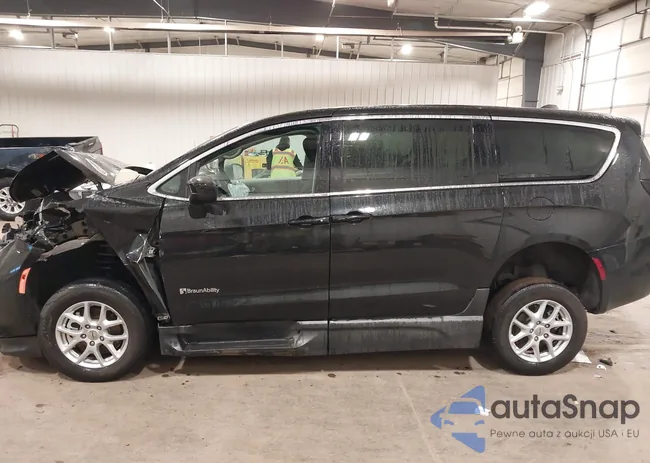 2C4RC1CG3NR204348: 43996688