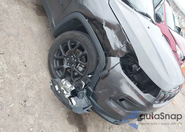 3C4NJDBB2NT184571: 43996855