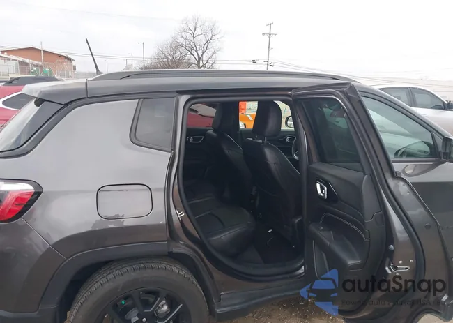 3C4NJDBB2NT184571: 43996855