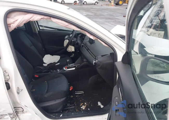 3MYDLBJV8LY704747: 43996902