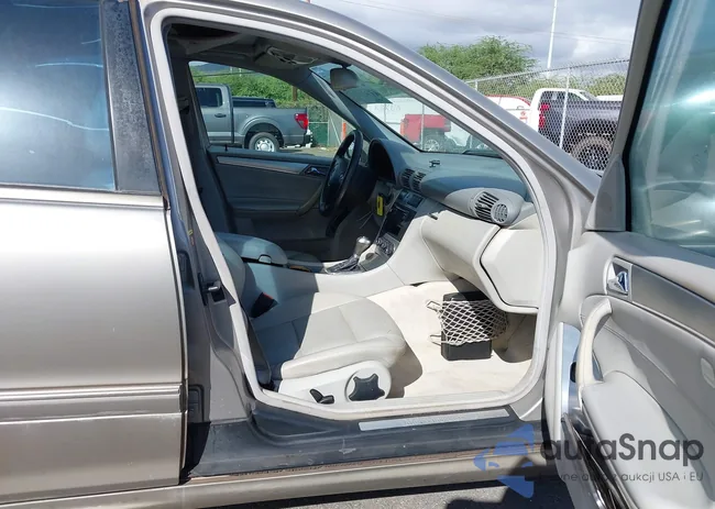 WDBRF40J65F597454: 43996947