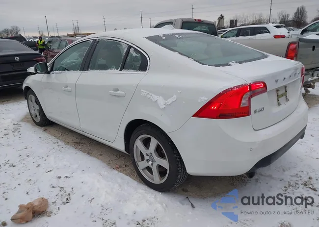 YV1612FH0D2183422: 43996452