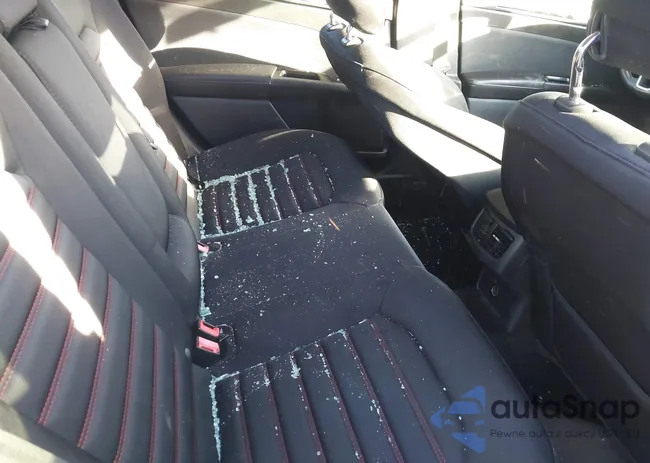 3FA6P0H96ER253426: 43997804