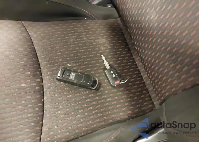 JA4AR3AUXJU021679: 43997857