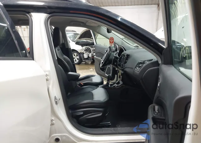 3C4NJDBB0MT512620: 43998005