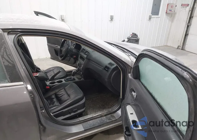 3FAHP0CG1CR352232: 43998099