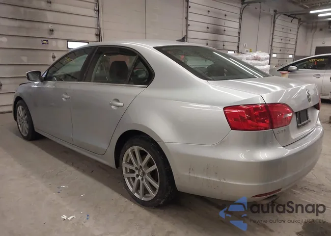 3VWDP7AJ9DM253010: 43997304