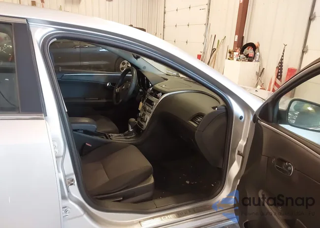 1G1ZC5E17BF118021: 43997541