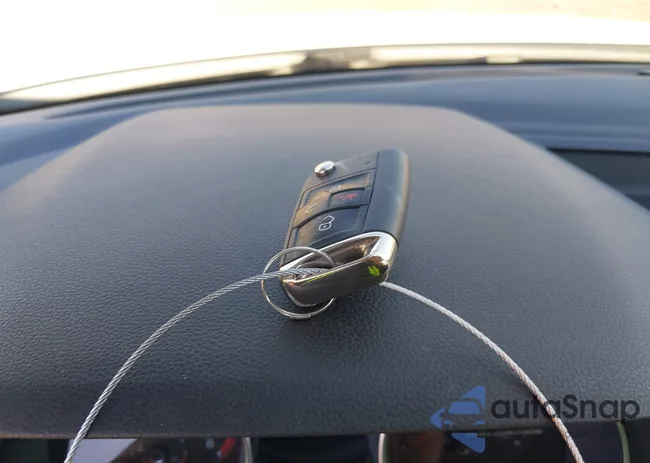 3VV2B7AX3JM207330: 43997572