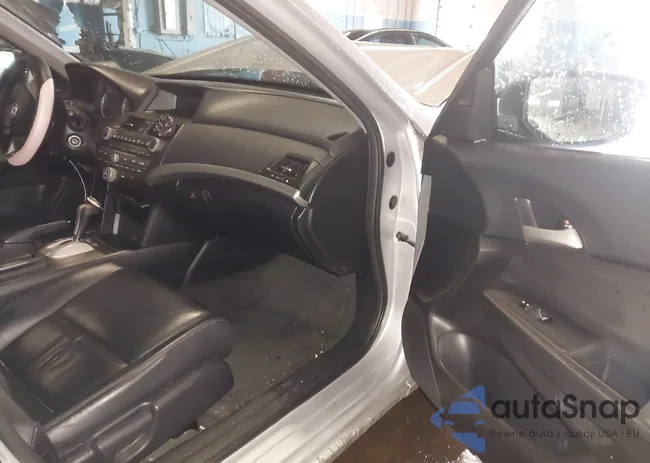 1HGCP2F63CA228462: 43997656