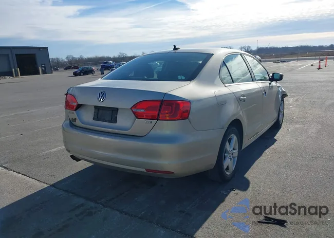 3VWLL7AJ0DM224678: 43998933