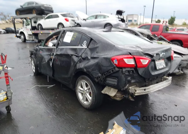 1G1BE5SM3J7111859: 43999158