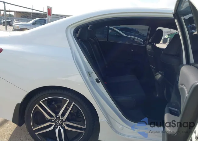 1HGCR2F64GA133389: 43999907