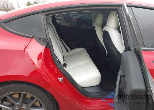 5YJ3E1EA3NF255045: 43999301