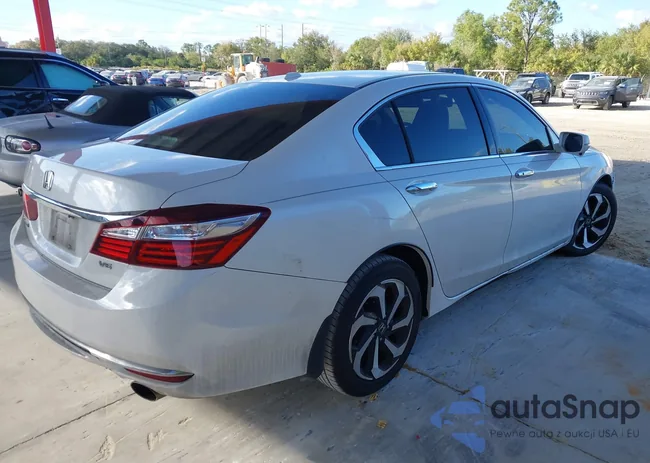 1HGCR3F8XGA005732: 44000872